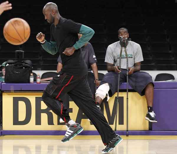 Kendrick Perkins in the background. Kendrick Perkins in the background.