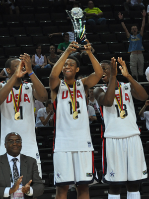 12_mu17_parker_trophy_070812_300