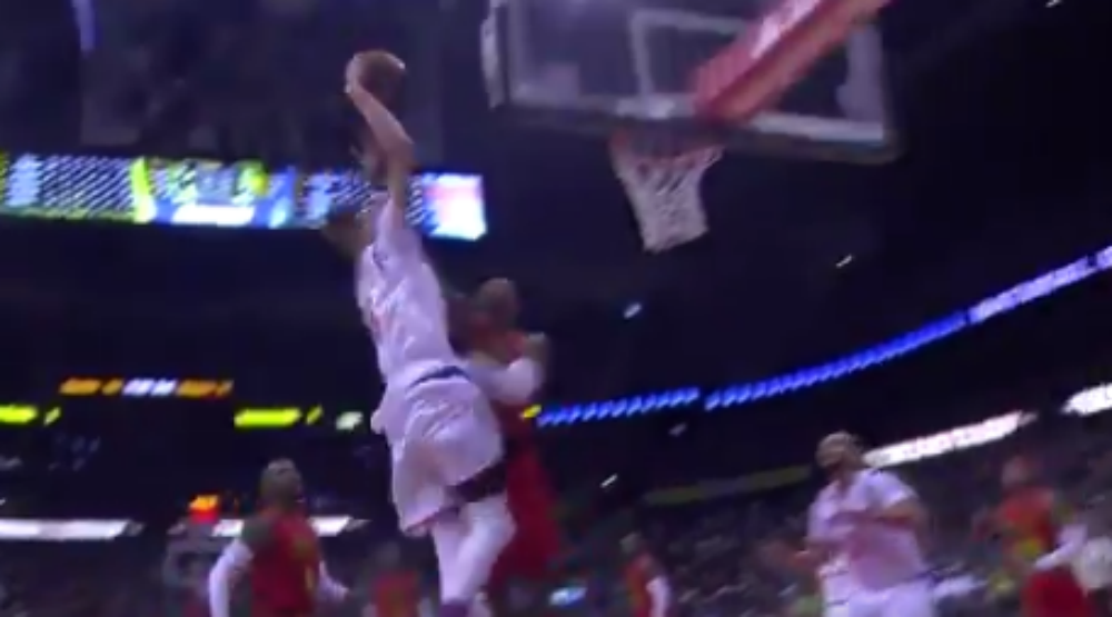 WATCH: Kristaps Porzingis Posterizes Dwight Howard