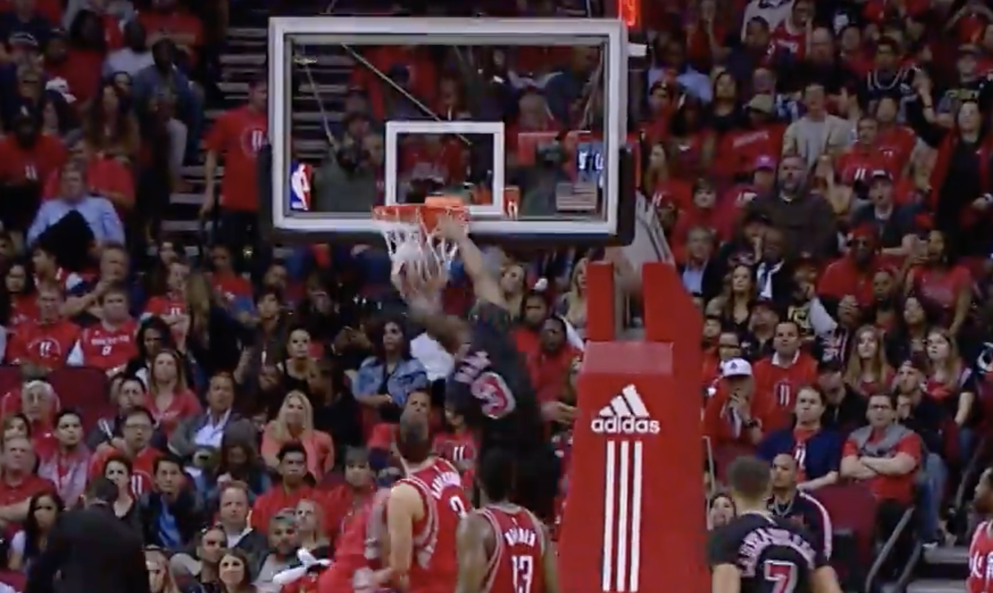 Dwyane Wade Turns Back the Clock for One-Handed Dunk
