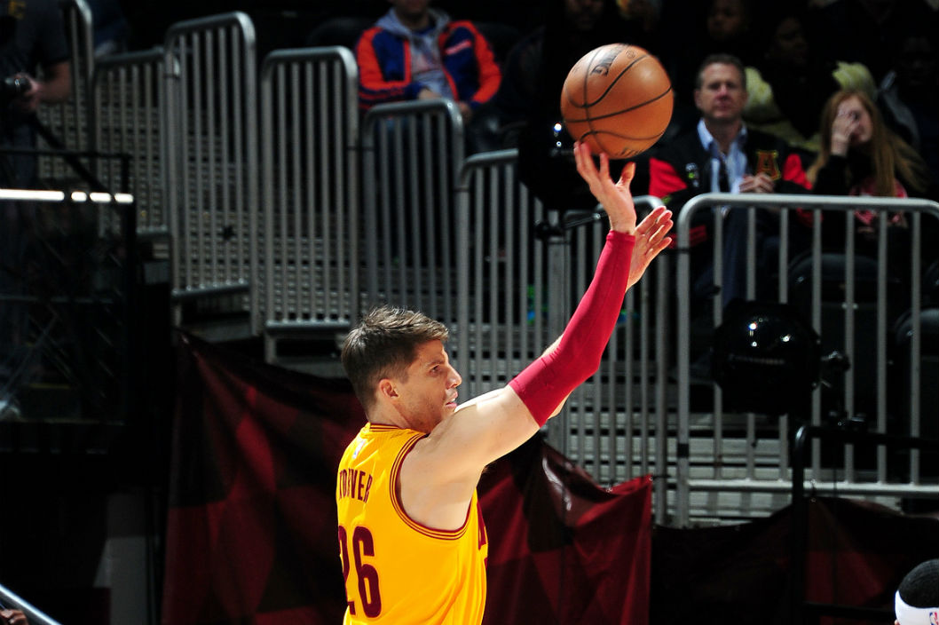 Kyle Korver Agrees To Re-Sign With Cavs For 3 Years, $22 Million