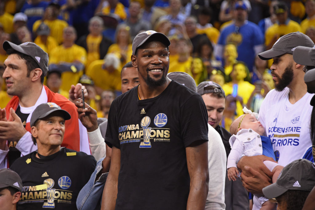 Kevin Durant Re-Signing With Warriors on Two-Year, $53 Million Deal
