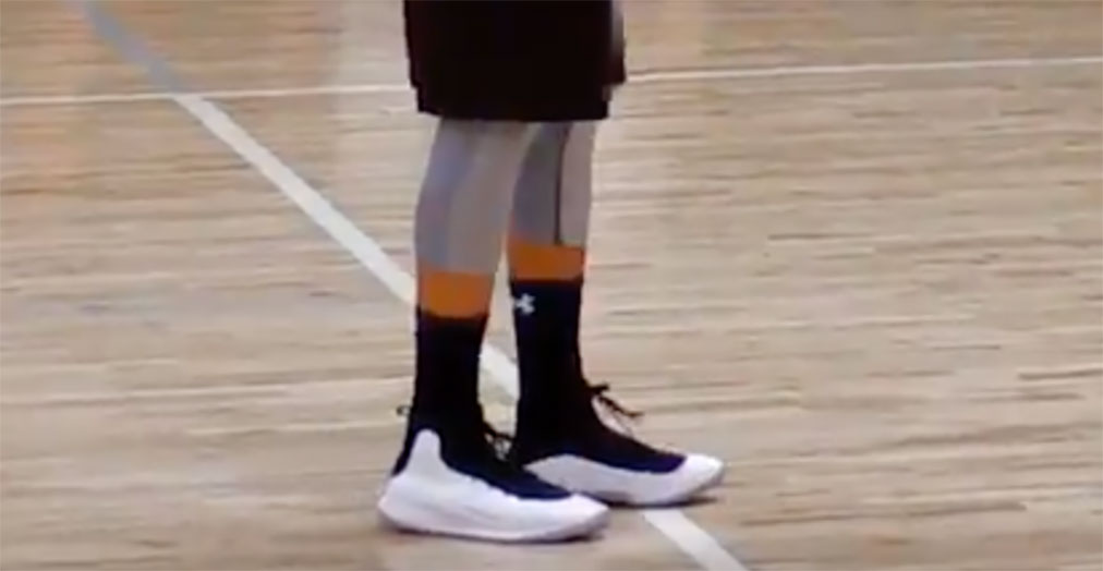 Stephen Curry Plays in New Under Armour Curry 4 Colorway