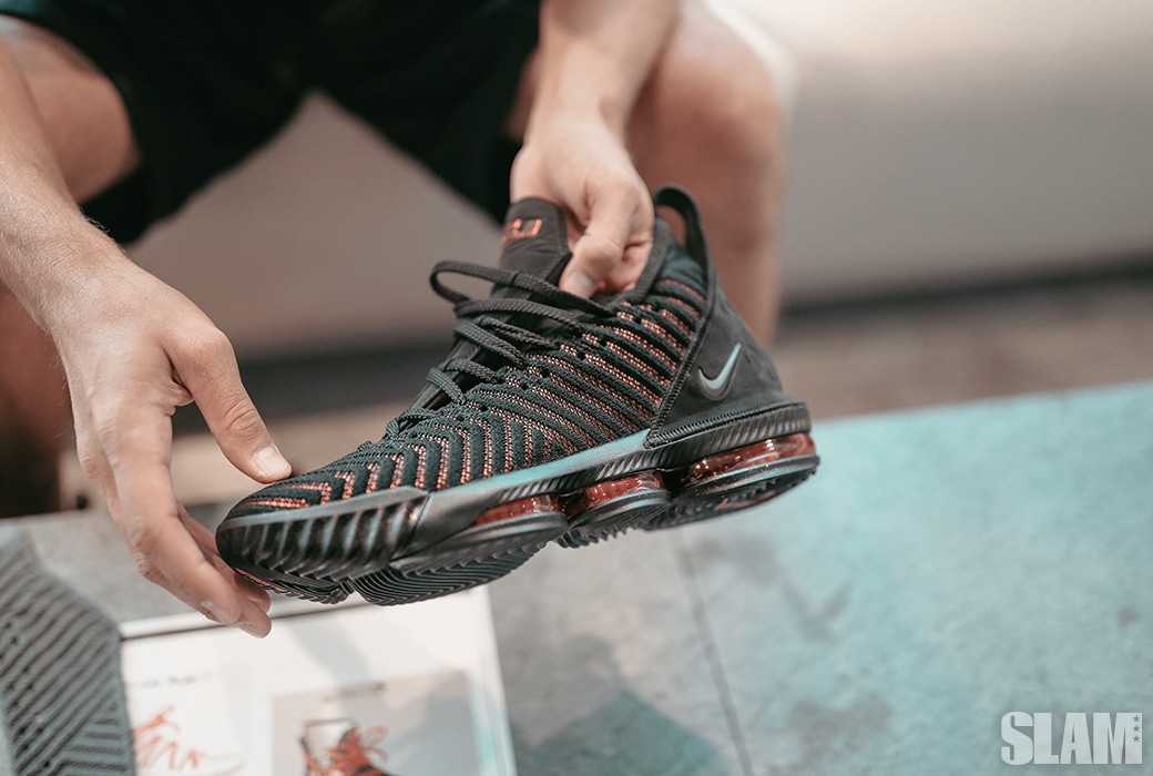 Nike LeBron 16
